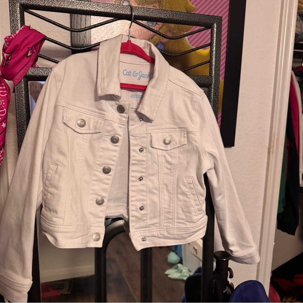 Girls Cat & Jack White Jean Jacket Classic Style Perfect condition size 6/7 S